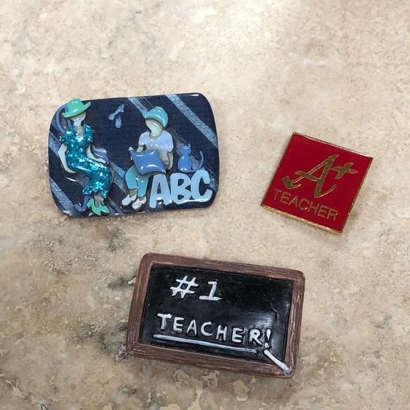 Jewelry - ❤️Teacher Pins + Buttons ❤️GREAT 🎁
